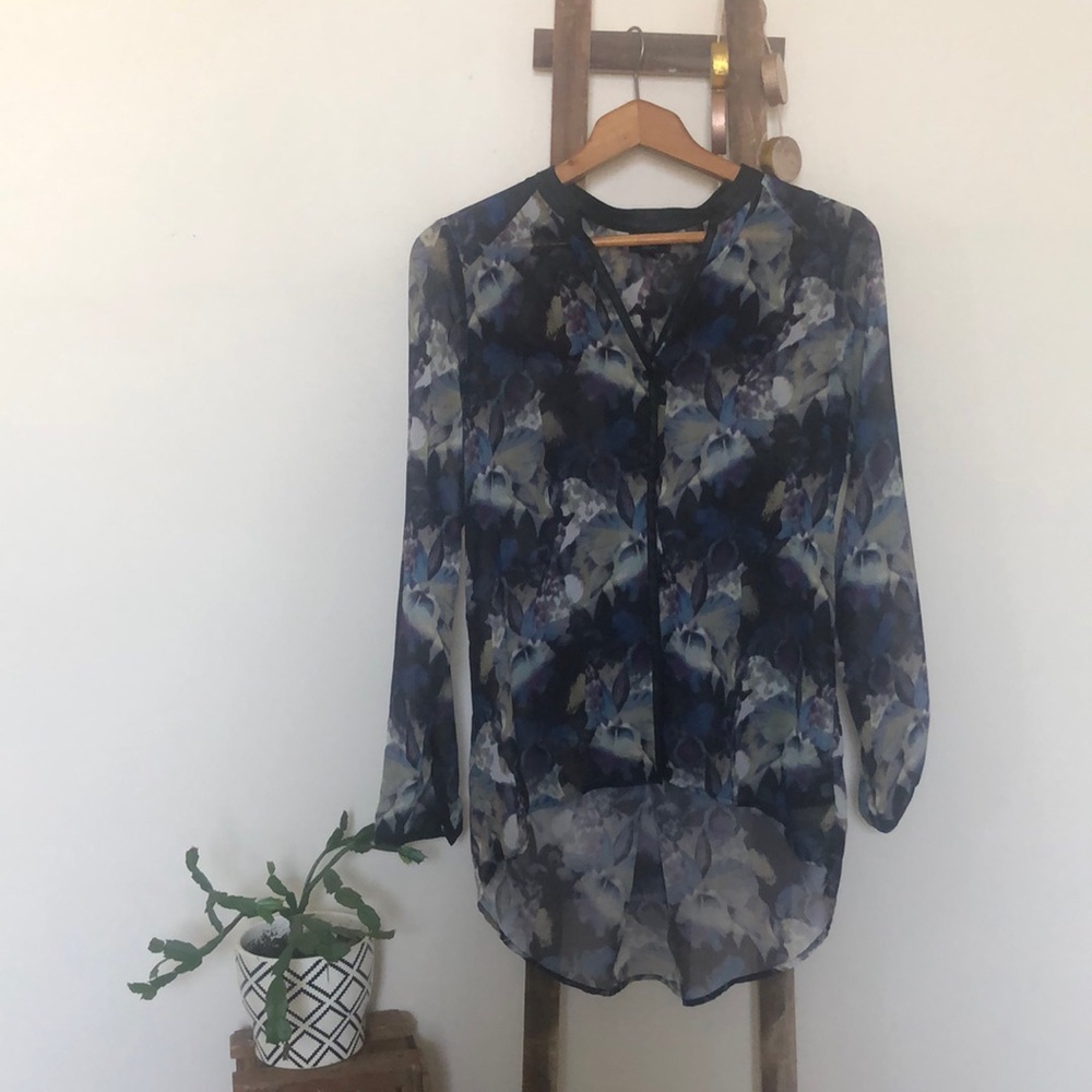 Massimo Sheer Blouse M with faux leather collar